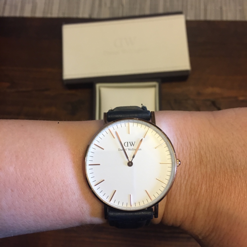 Daniel Wellington Watch - Picture 3 of 5